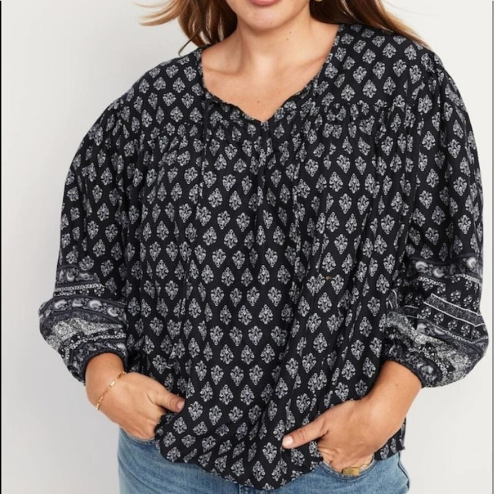 Old Navy Long Sleeve Smocked Print Poet Blouse